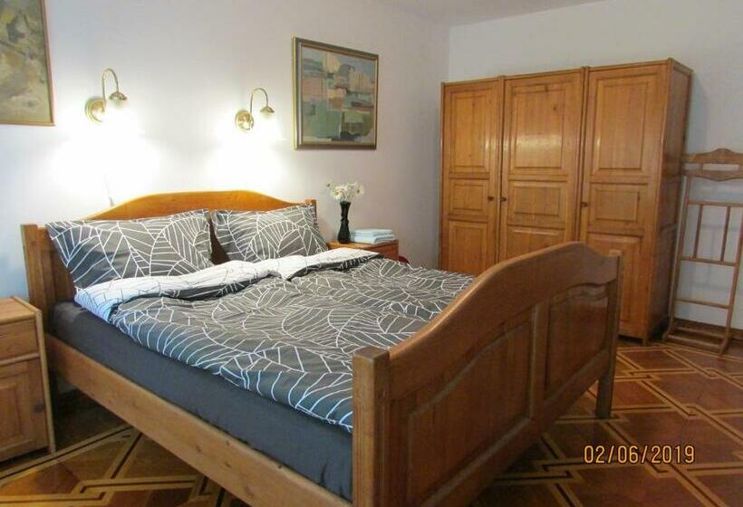 ペンション Home With The Veranda Free Parking