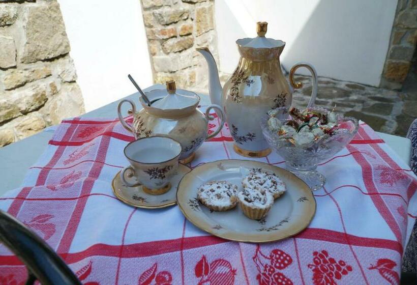 ペンション Home With The Veranda Free Parking