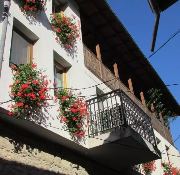 پانسیون Home With The Veranda  Free Parking