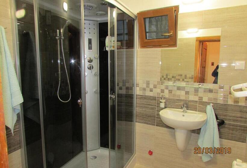 ペンション Home With The Veranda Free Parking