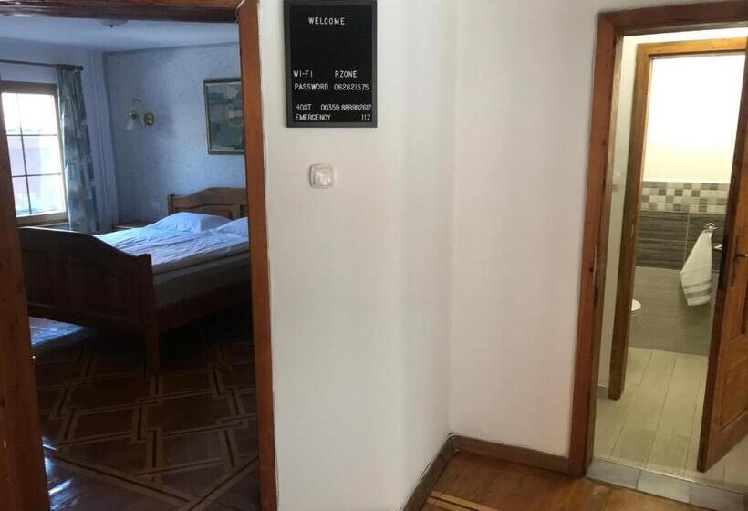 ペンション Home With The Veranda Free Parking