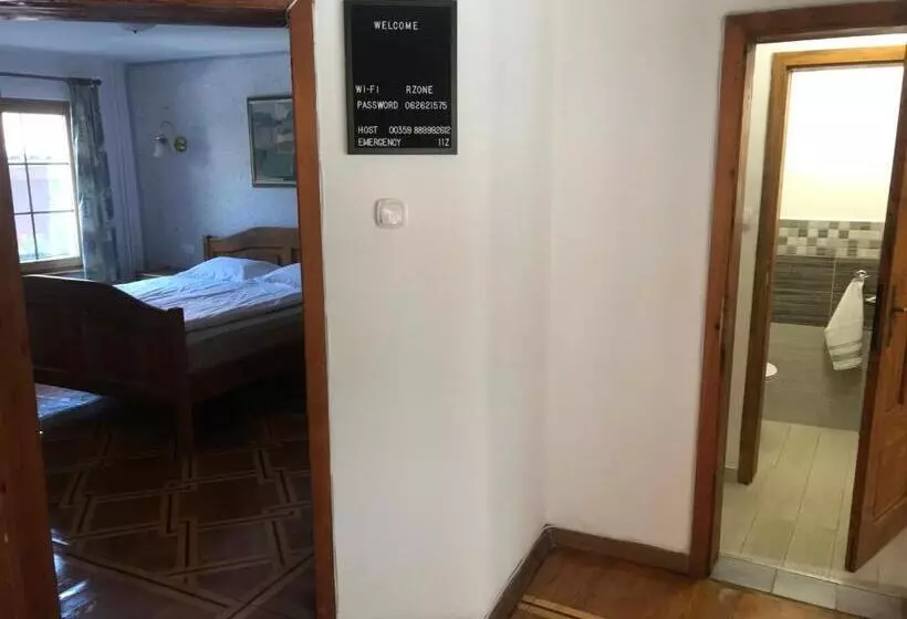 پانسیون Home With The Veranda  Free Parking