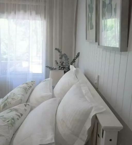 ペンション Red Tail Retreat