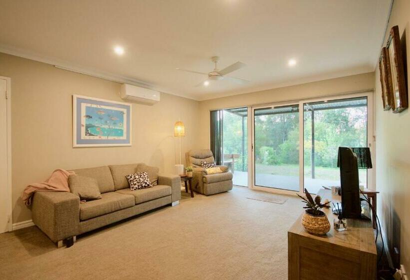 بنسيون Red Tail Retreat