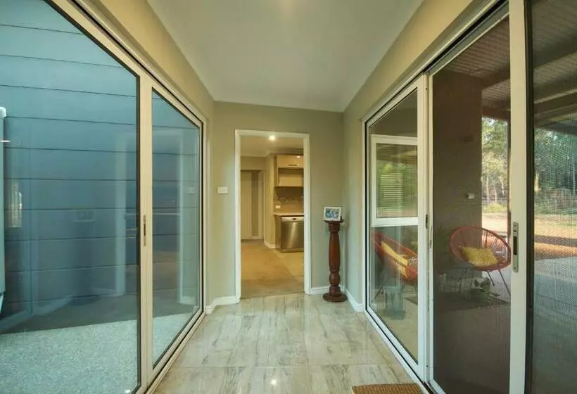 ペンション Red Tail Retreat