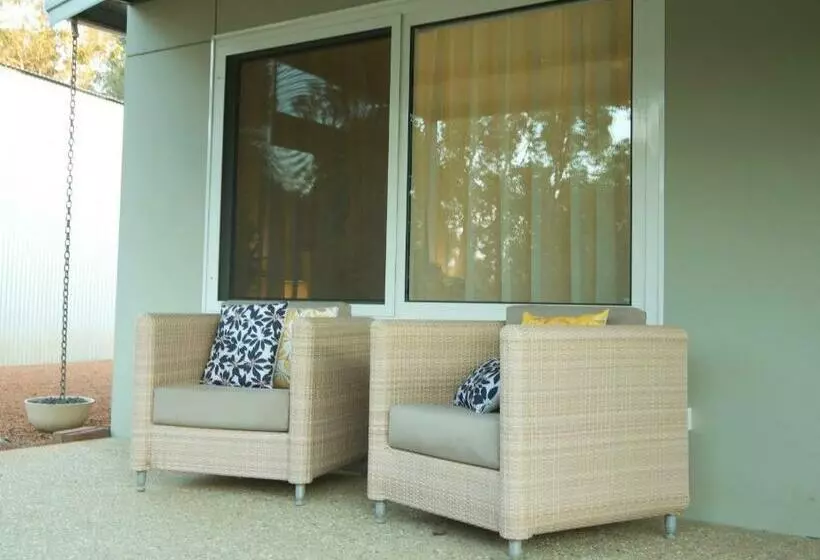 ペンション Red Tail Retreat