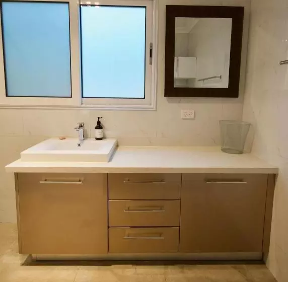 ペンション Red Tail Retreat