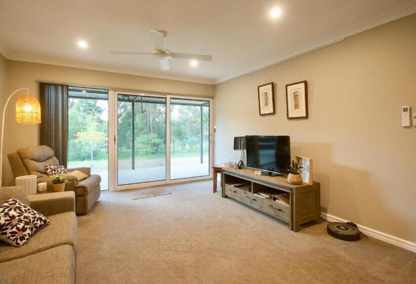 بنسيون Red Tail Retreat