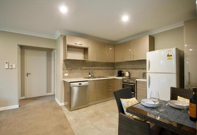 بنسيون Red Tail Retreat