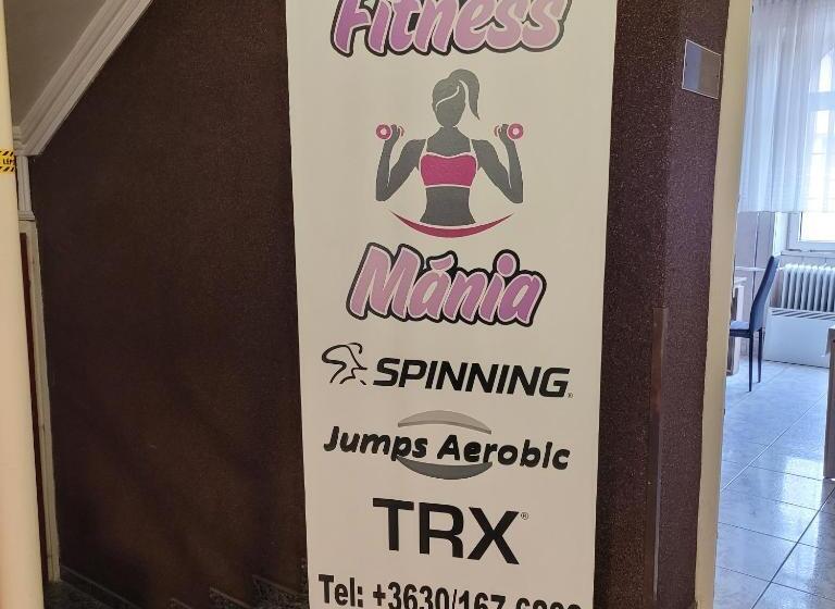 ベッドアンドブレックファースト Komplex Rendezvénytermek Panzió Apartman Irodák