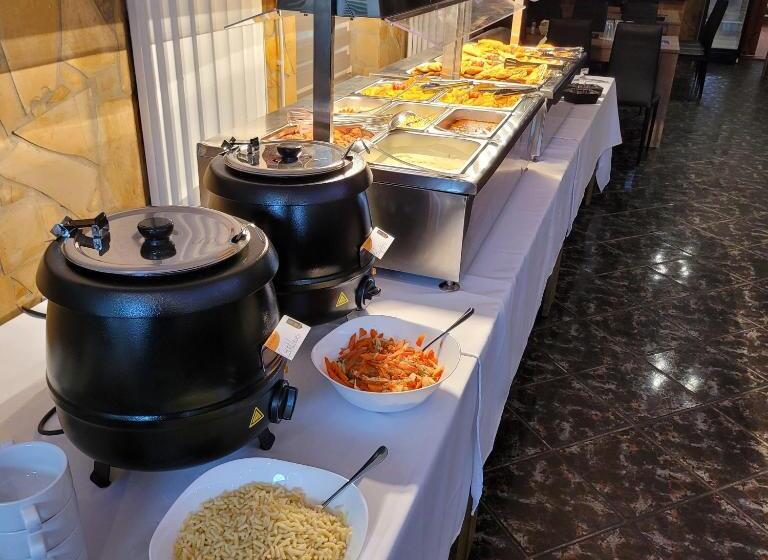 ベッドアンドブレックファースト Komplex Rendezvénytermek Panzió Apartman Irodák