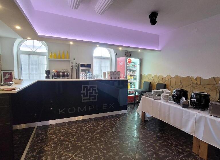 ベッドアンドブレックファースト Komplex Rendezvénytermek Panzió Apartman Irodák