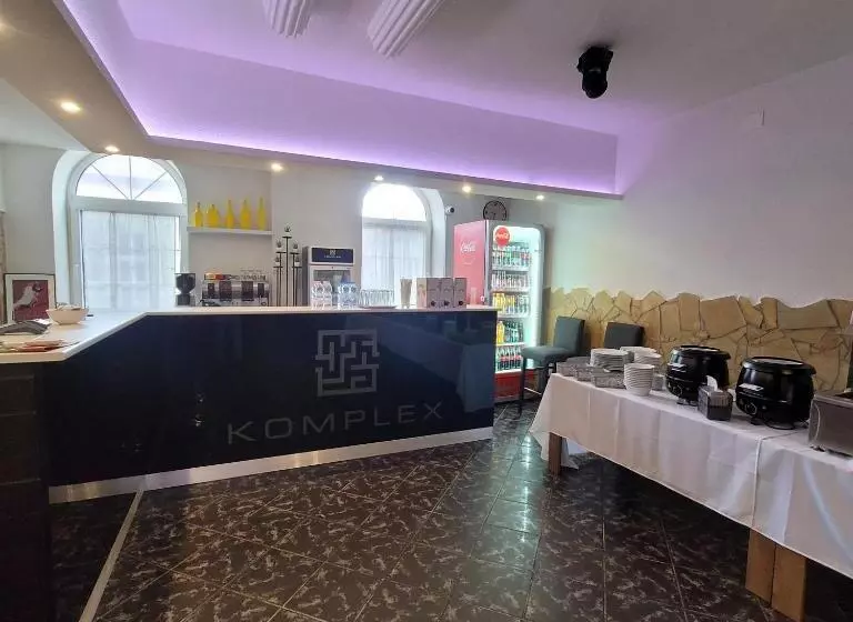 Aamiaismajoitus (B&B) Komplex  Rendezvénytermek Panzió Apartman Irodák