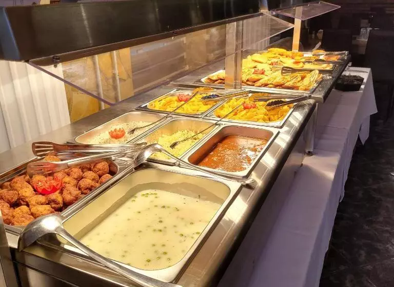 Aamiaismajoitus (B&B) Komplex  Rendezvénytermek Panzió Apartman Irodák