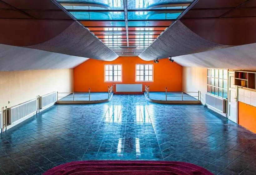 Aamiaismajoitus (B&B) Komplex  Rendezvénytermek Panzió Apartman Irodák