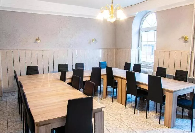 Aamiaismajoitus (B&B) Komplex  Rendezvénytermek Panzió Apartman Irodák