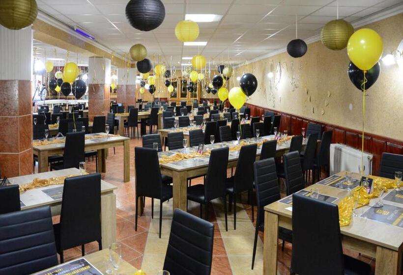 ベッドアンドブレックファースト Komplex Rendezvénytermek Panzió Apartman Irodák