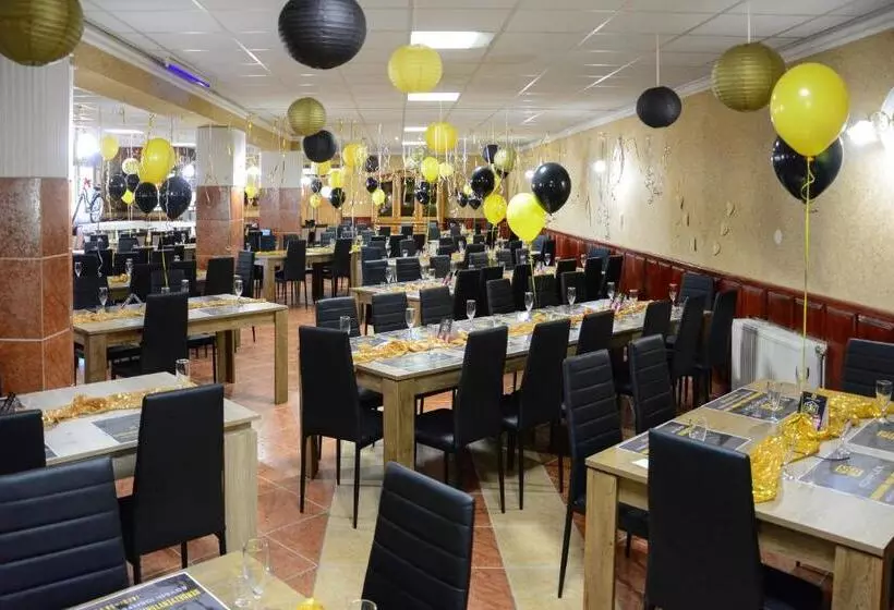 Aamiaismajoitus (B&B) Komplex  Rendezvénytermek Panzió Apartman Irodák