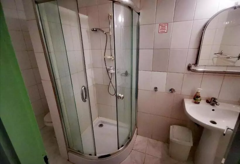 Aamiaismajoitus (B&B) Komplex  Rendezvénytermek Panzió Apartman Irodák