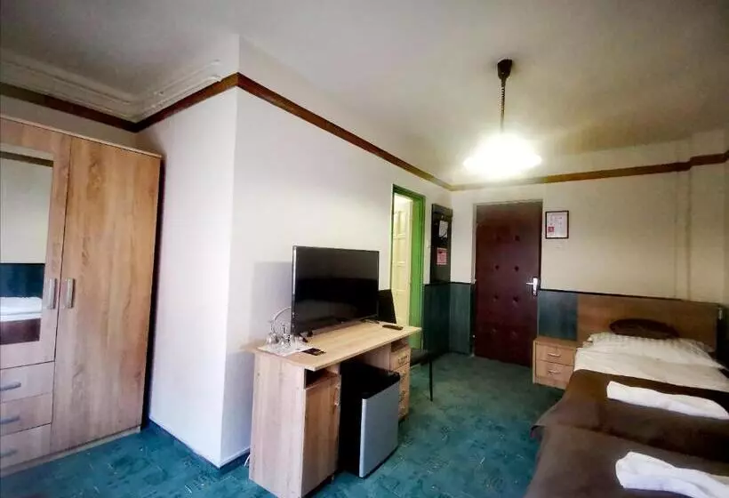 Aamiaismajoitus (B&B) Komplex  Rendezvénytermek Panzió Apartman Irodák