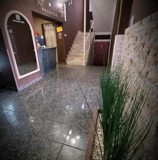 ベッドアンドブレックファースト Komplex Rendezvénytermek Panzió Apartman Irodák