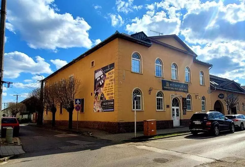 Aamiaismajoitus (B&B) Komplex  Rendezvénytermek Panzió Apartman Irodák