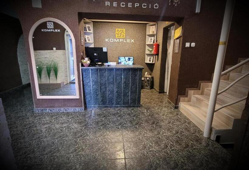 ベッドアンドブレックファースト Komplex Rendezvénytermek Panzió Apartman Irodák