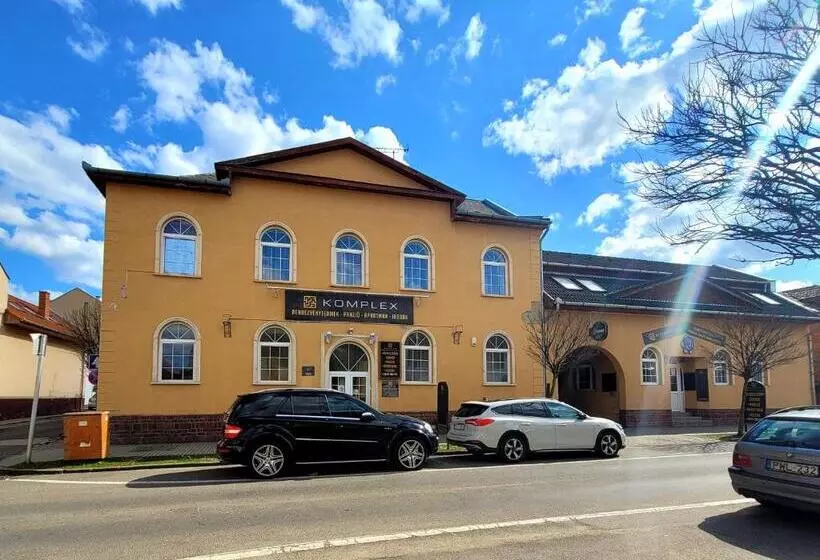 Aamiaismajoitus (B&B) Komplex  Rendezvénytermek Panzió Apartman Irodák