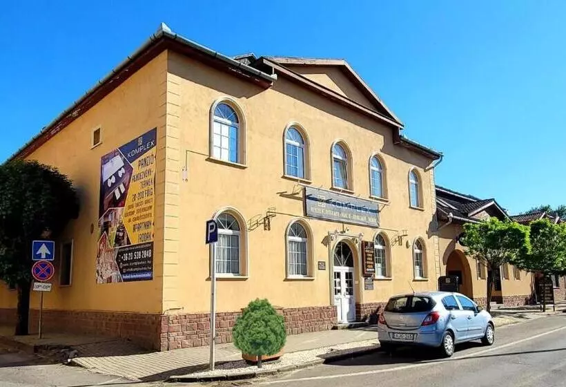 Aamiaismajoitus (B&B) Komplex  Rendezvénytermek Panzió Apartman Irodák