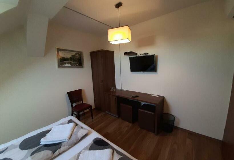 Bed and Breakfast Viktória Lovas Panzió