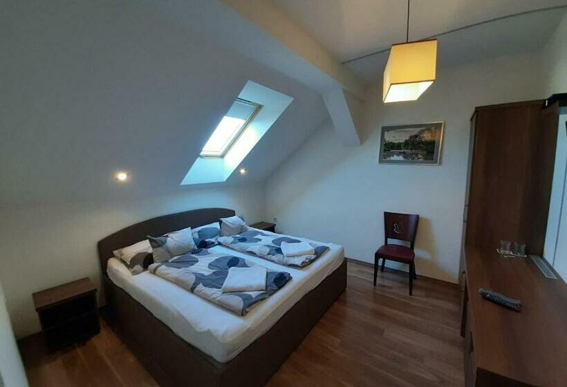 Bed and Breakfast Viktória Lovas Panzió