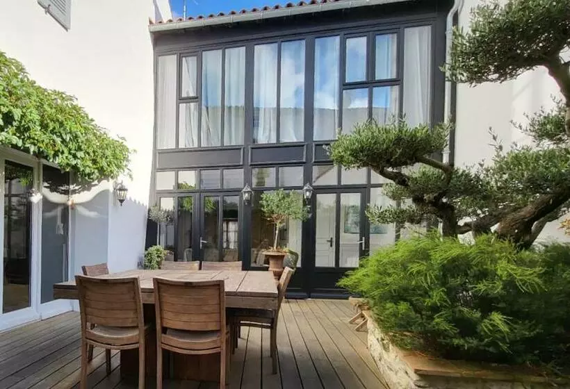 ペンション La Martinoise Patio