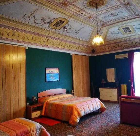 تختخواب و صبحانه Holland International Rooms