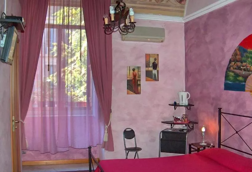 تختخواب و صبحانه Holland International Rooms