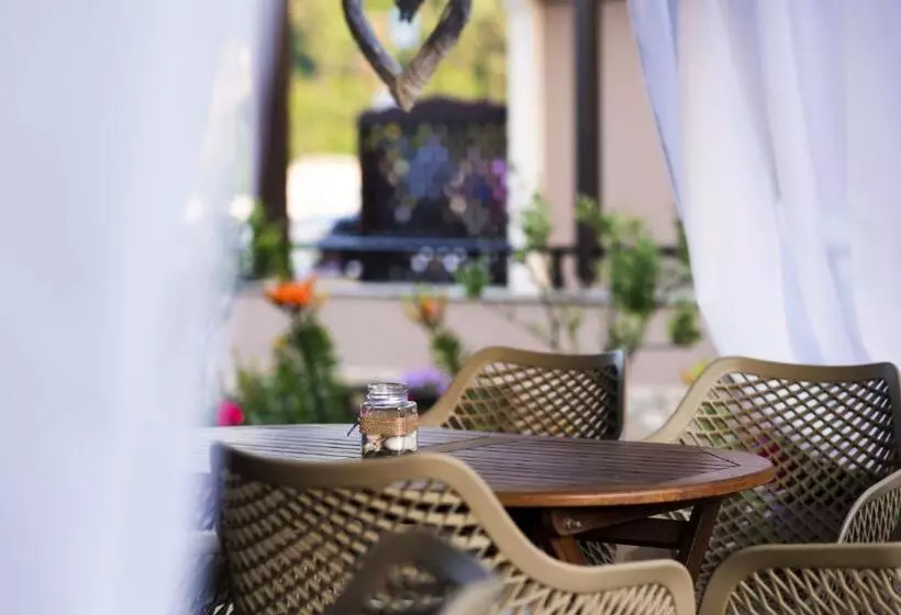 Hotel Kamelia & Semeli