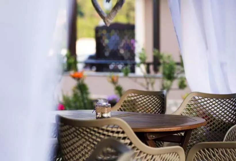 Hotel Kamelia & Semeli