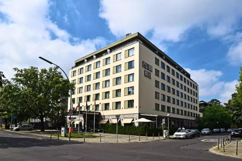Отель Pestana Berlin Tiergarten