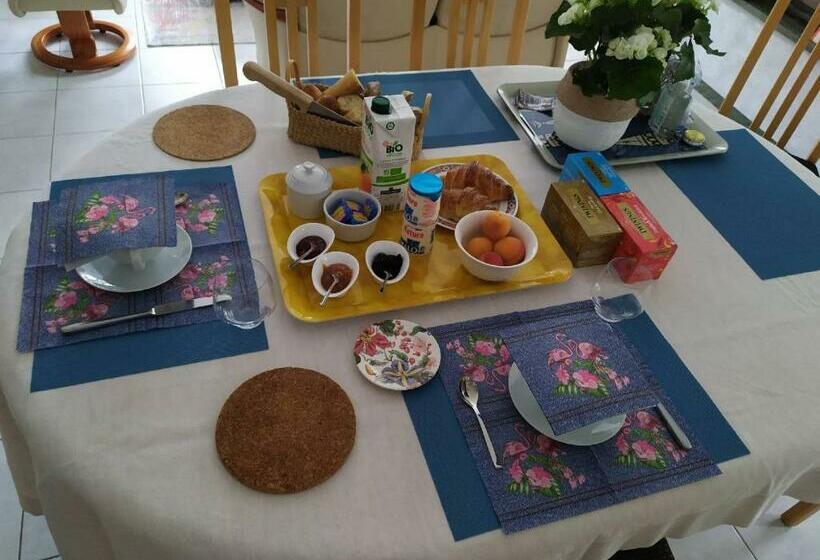 تختخواب و صبحانه Un Oasis De Quiétude Belle Chambre 22m2