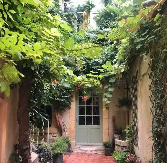 تختخواب و صبحانه Le Patio D Arles