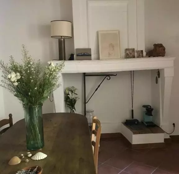 تختخواب و صبحانه Le Patio D Arles