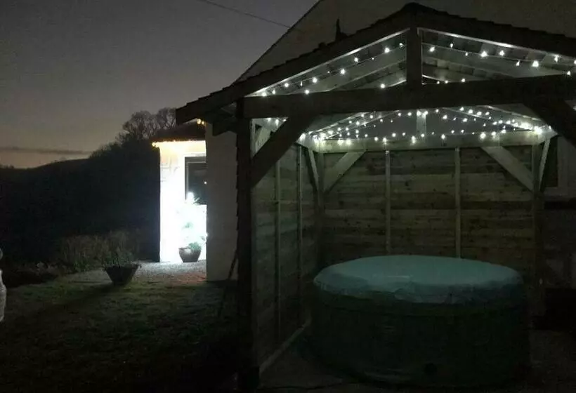 Jacquie S B&b  Dumfries Room With A View   Hot Tub