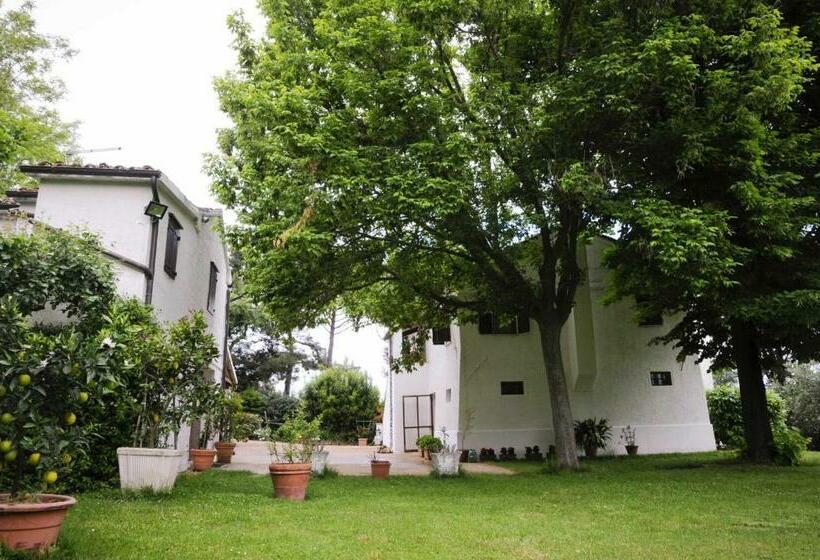 ベッドアンドブレックファースト Casa Dei Pini Country House