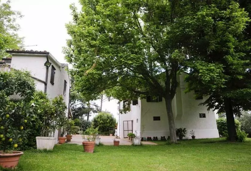 Aamiaismajoitus (B&B) Casa Dei Pini Country House