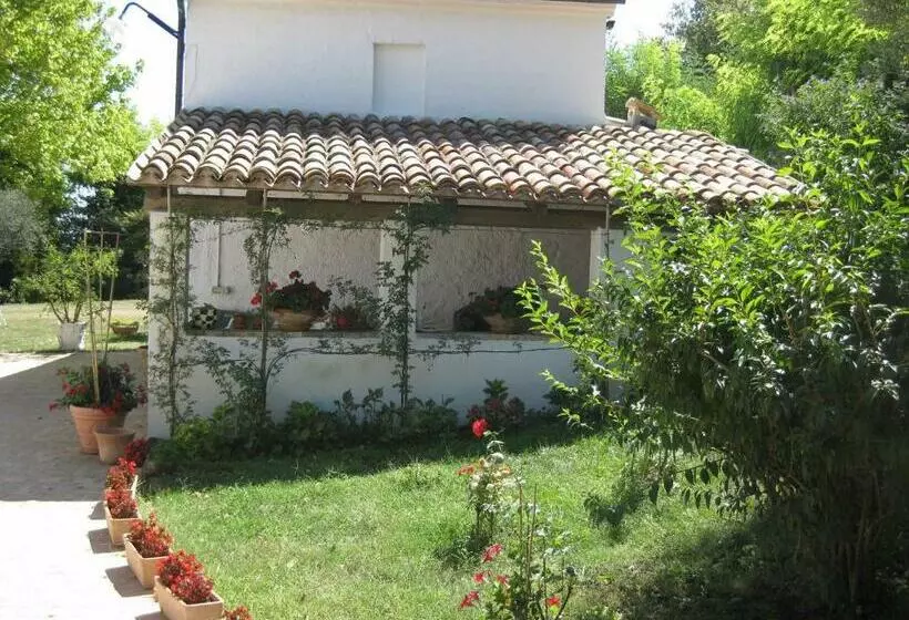 Aamiaismajoitus (B&B) Casa Dei Pini Country House