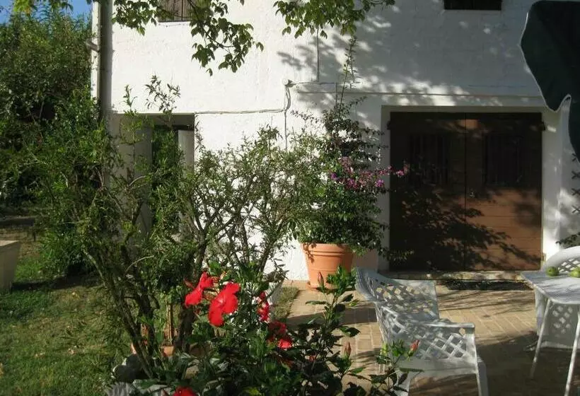 Aamiaismajoitus (B&B) Casa Dei Pini Country House