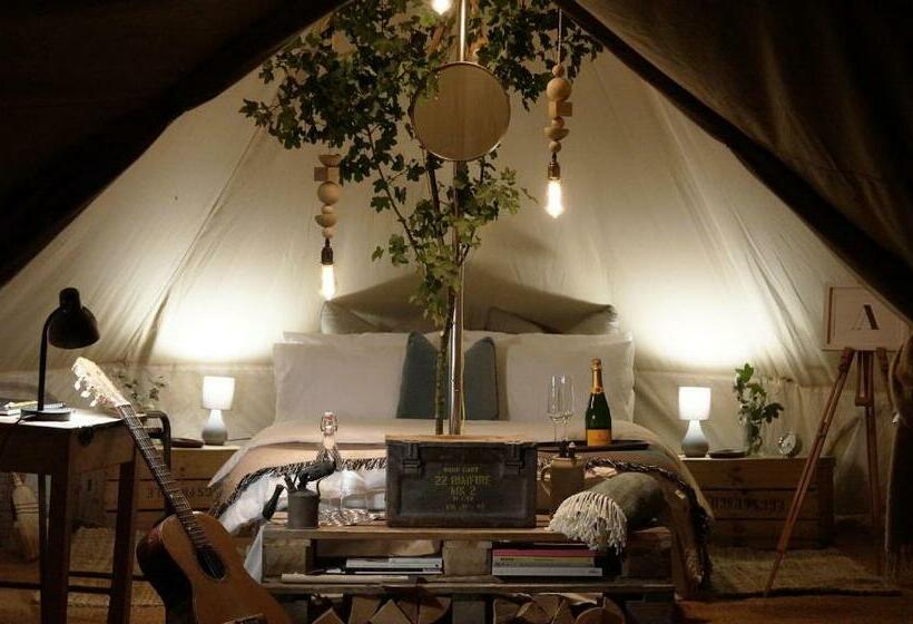 호텔 Marston Park Luxury Lakeside Bell Tents