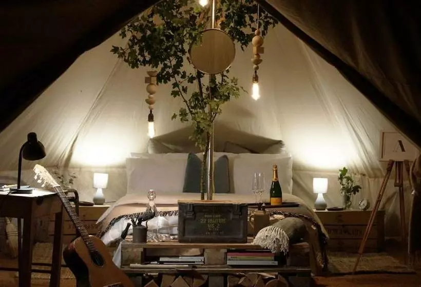 ホテル Marston Park Luxury Lakeside Bell Tents