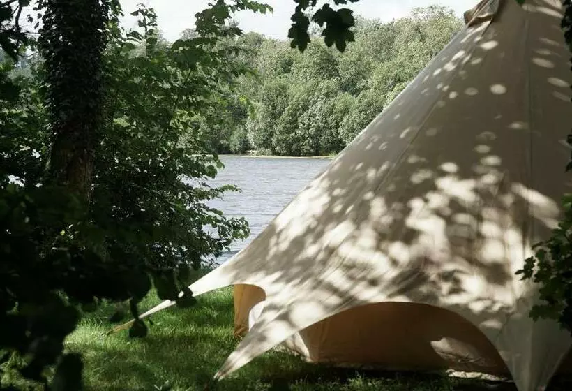 ホテル Marston Park Luxury Lakeside Bell Tents