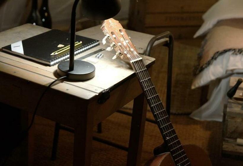 호텔 Marston Park Luxury Lakeside Bell Tents