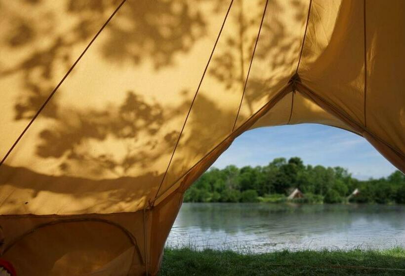 호텔 Marston Park Luxury Lakeside Bell Tents